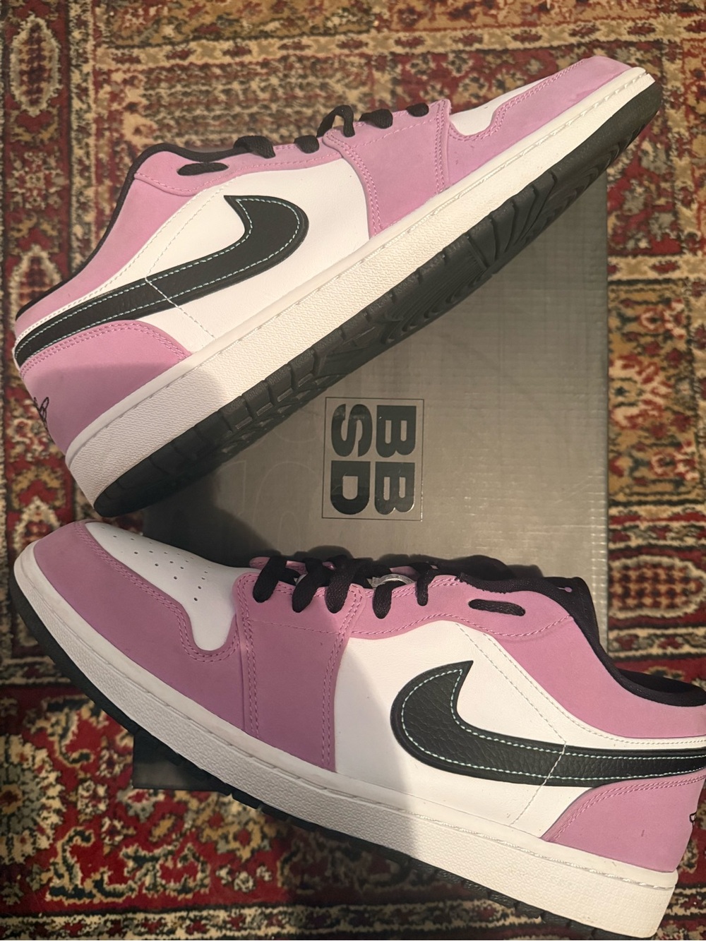 Jordan 1 Low SE Violet Shock White Black